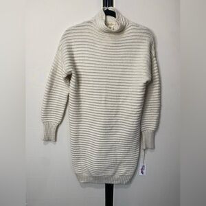 Jessica Simpson Cream Ribbed Turtleneck Sweater